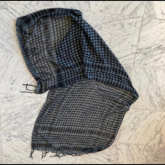 NWOT Hipster Check Scarf - Picture 4 of 4